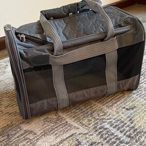 Pet Carrier Sherpa Lined 17”X11”X10” excellent condition!